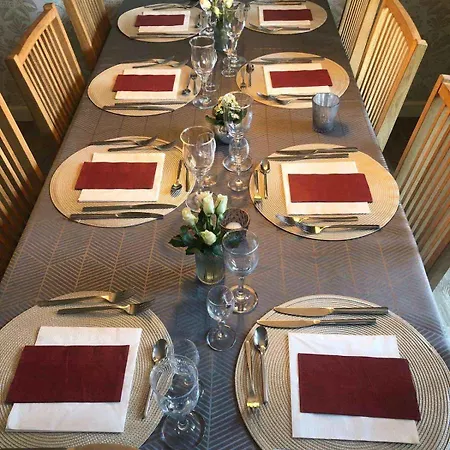 Βίλα Family House Near With Garden