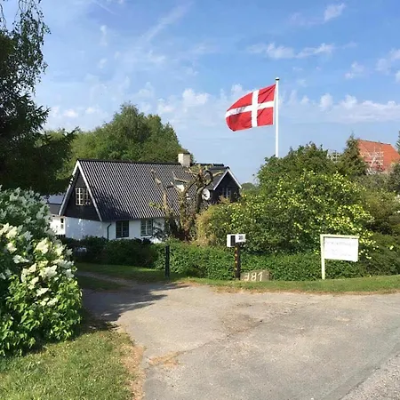 Family House Near With Garden Βίλα Sarup