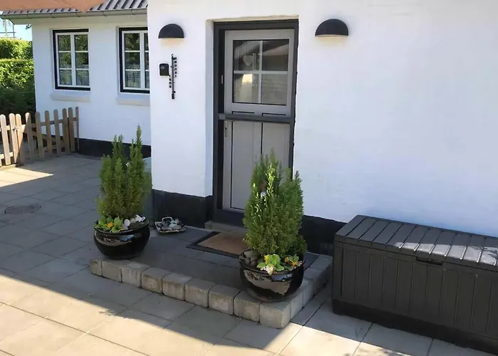 Villa Family House Near With Garden