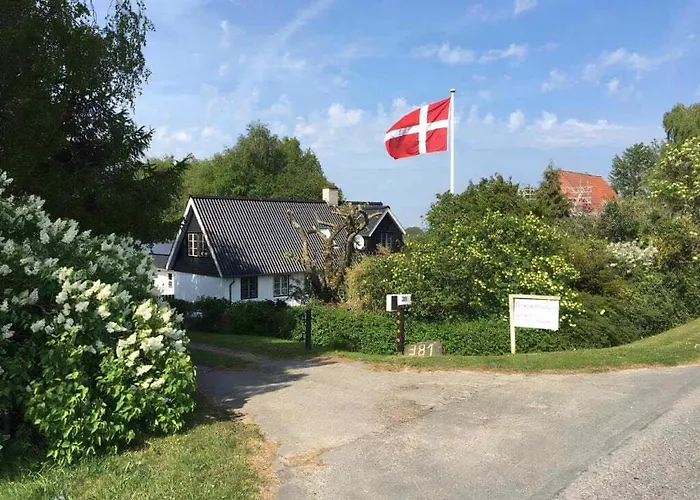 Family House Near With Garden Villa Sarup